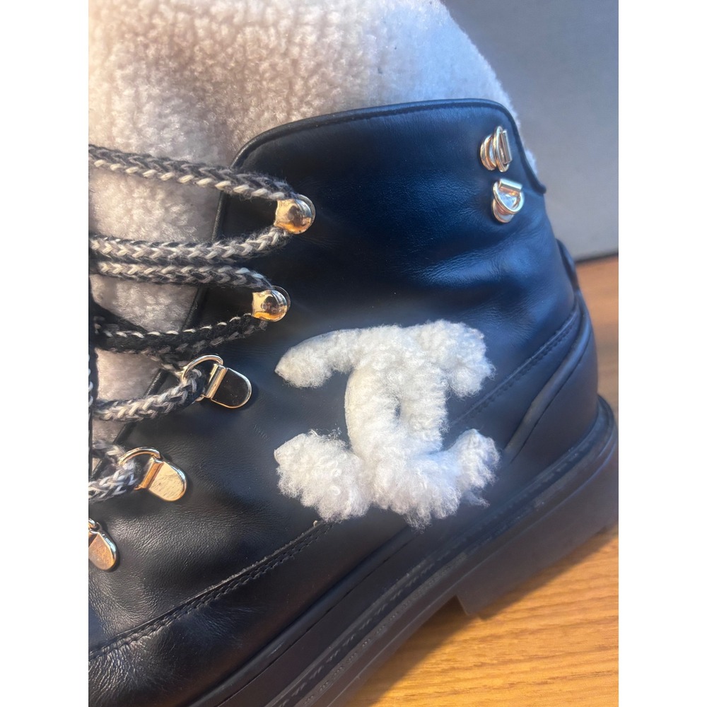 Chanel Sherpa Boots Size 40 - Picture 4 of 9